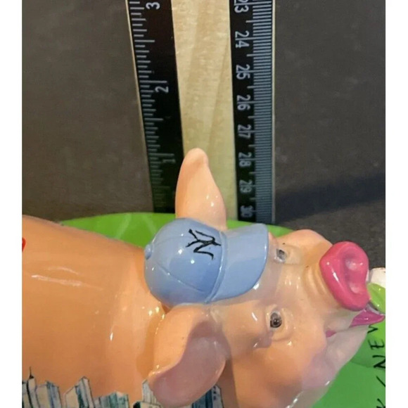 Pig Invasion New‎ Pork I Love NY Collectible Figurine Farm Anthropomorphic Decor - Picture 7 of 7